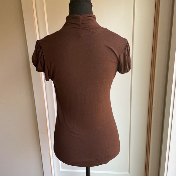 Fitted Short Sleeve Mock Turtle Neck with Gathered Shoulders. - Picture 9 of 10